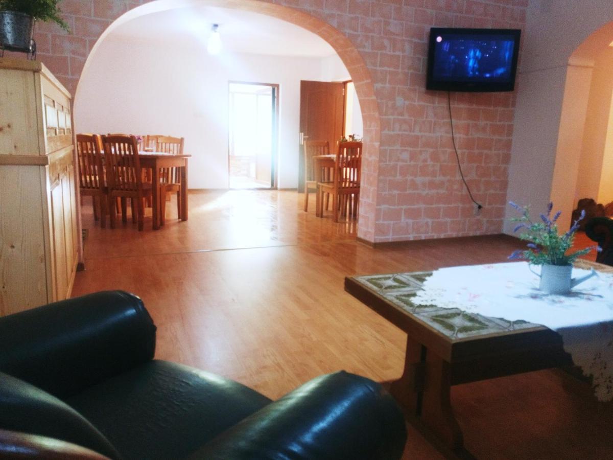 Bianca House Hotel Buşteni Buitenkant foto
