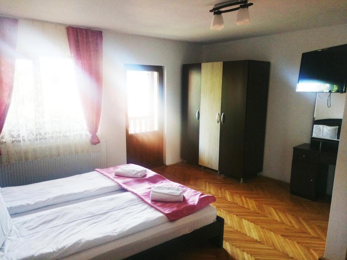 Bianca House Hotel Buşteni Buitenkant foto
