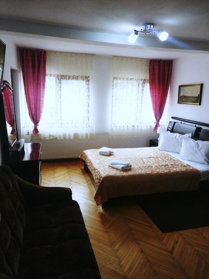 Bianca House Hotel Buşteni Buitenkant foto