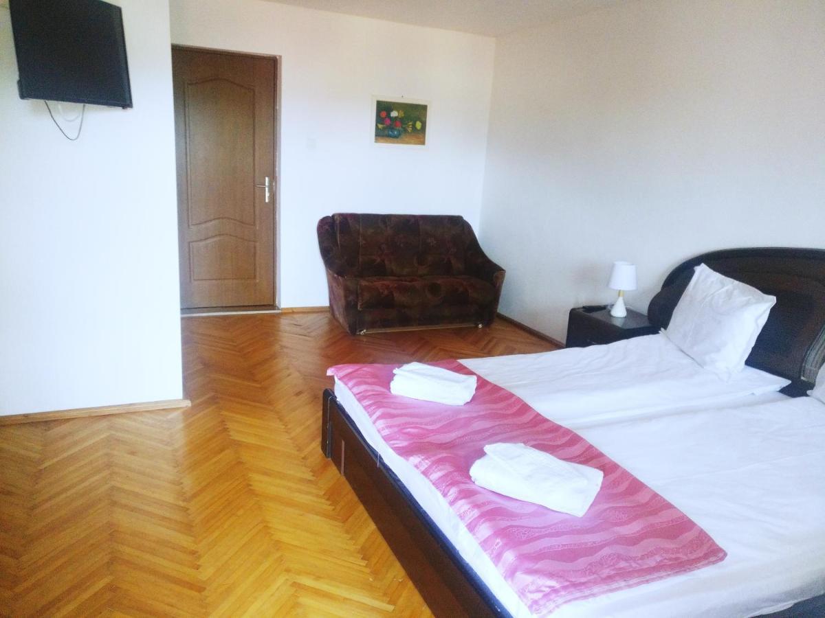 Bianca House Hotel Buşteni Buitenkant foto
