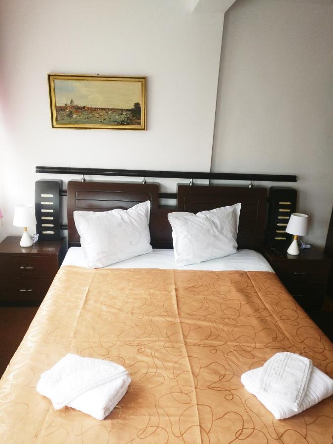 Bianca House Hotel Buşteni Buitenkant foto